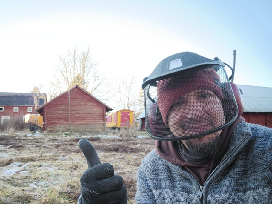 12 viel Arbeit auf dem Hof