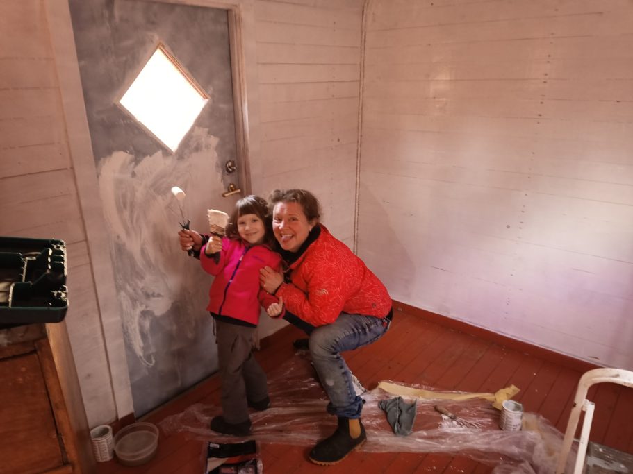 12 Malerarbeiten im Zirkuswagen