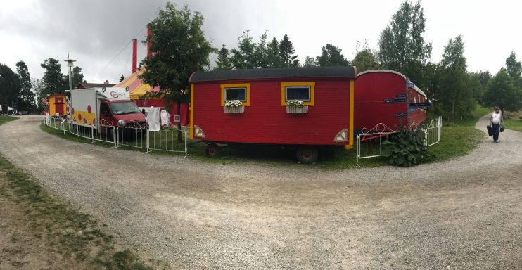 32: Akrobat mit Blumenschmuck in Sundsvall