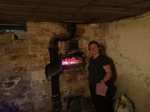 Holz-Backofen im Keller