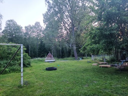 Garten: Fußballtor, Seilbahn, Trampolin...