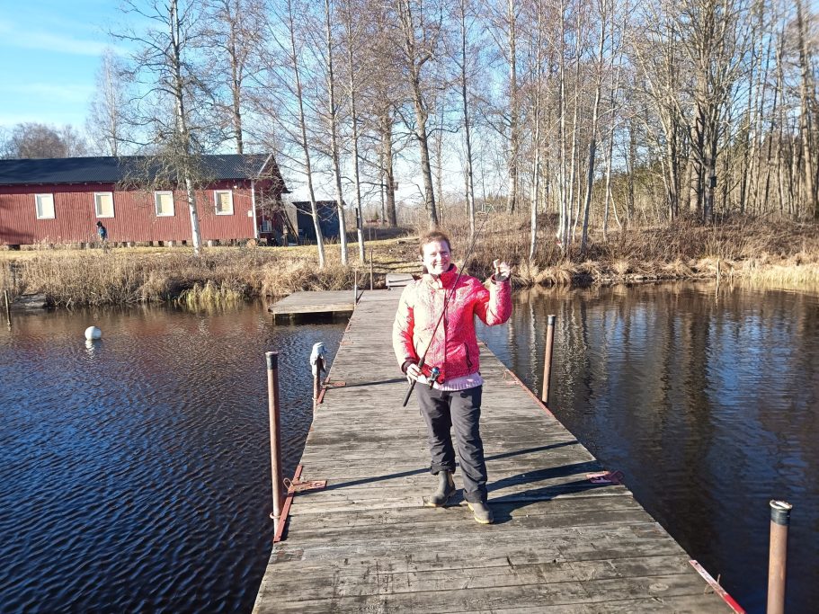 03: Sarah beim Start in die Angelsaison