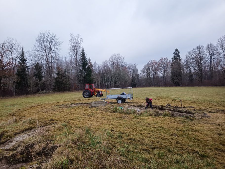 11: Bau der Feuerstelle auf dem Campingplatz