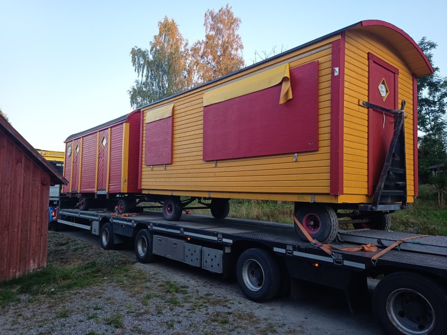 08/18: Ankunft Wagen 32 und gelber Wagen